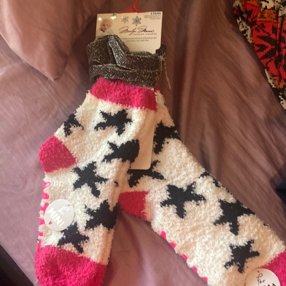 Mama and Mini matching socks and matching scrunchies - Picture 1 of 4